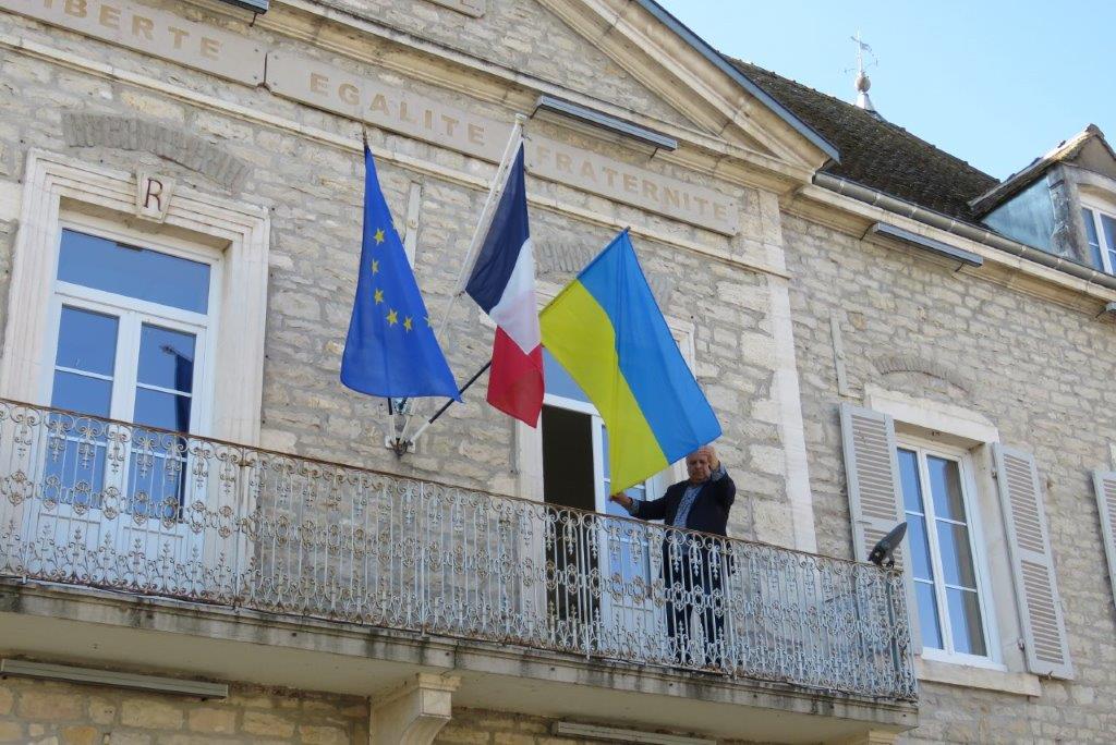 Mairie ouroux sur Saône drapeau ukrainien
